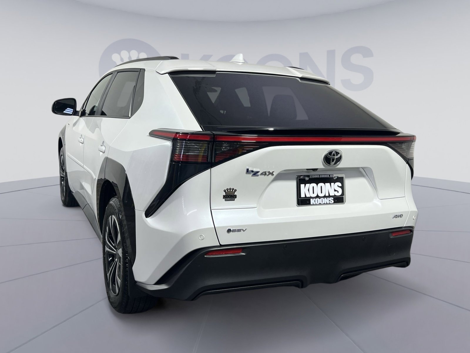 Used 2024 Toyota bZ4X XLE w/ Weather Package image 4