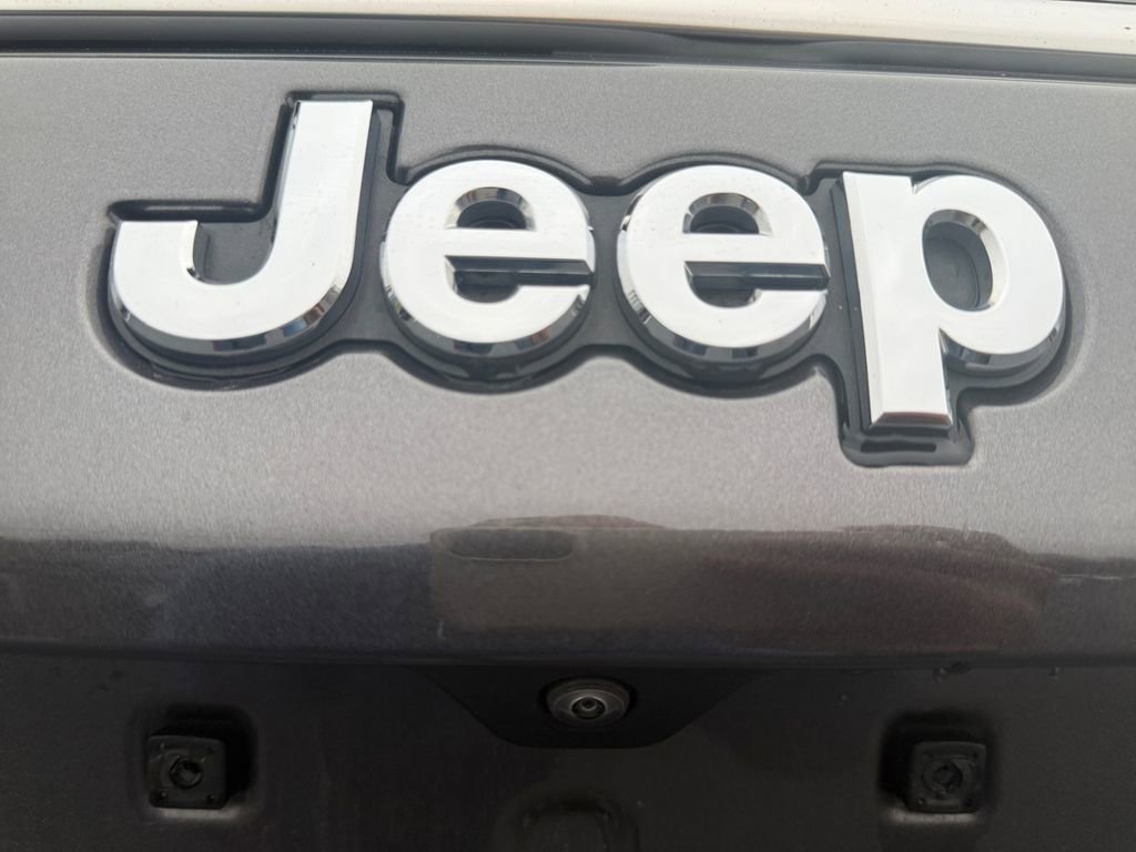 Used 2024 Jeep Compass Limited image 17