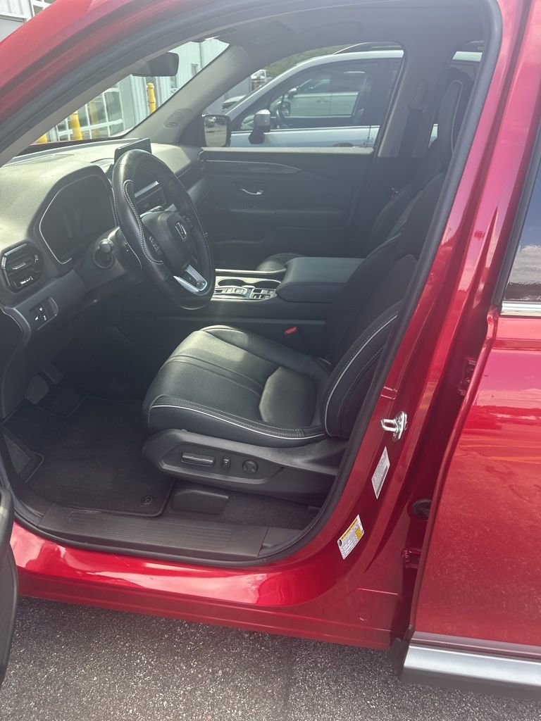 Used 2025 Honda Pilot Elite image 2
