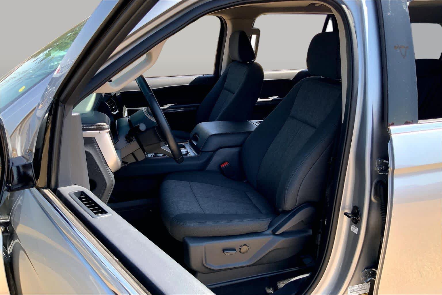 Used 2024 Ford Expedition XLT AWD/4WD image 8