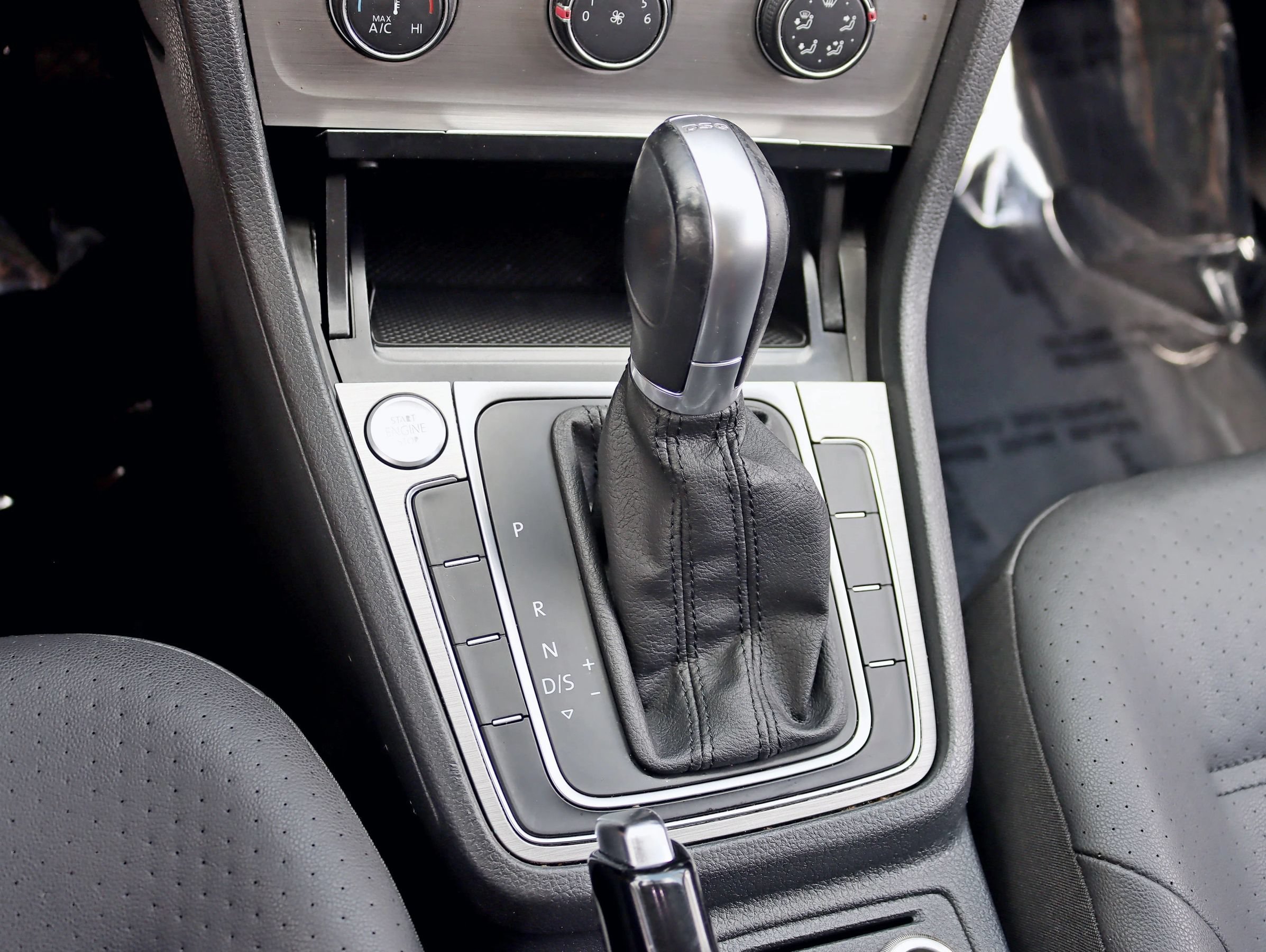 Used 2015 Volkswagen Golf TDI SE FWD image 25
