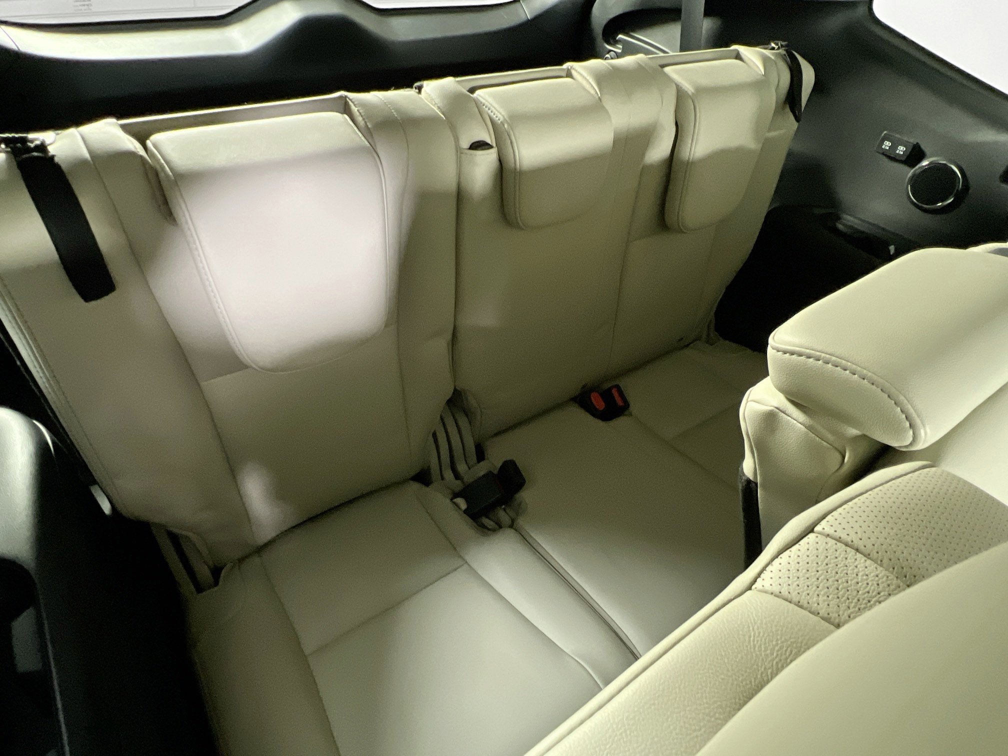 Used 2022 Subaru Ascent Limited w/ Technology Package image 27