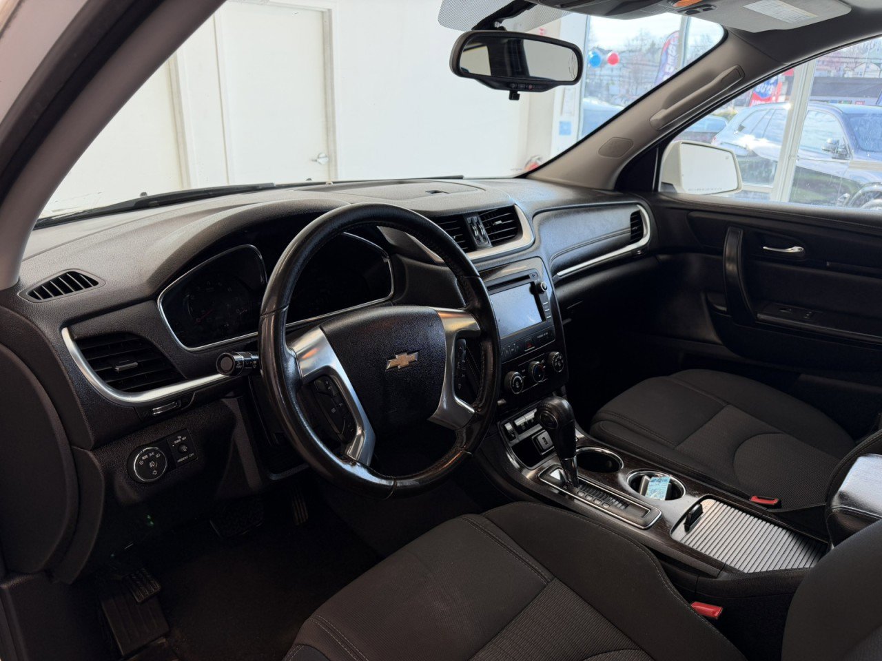 Used 2015 Chevrolet Traverse LT image 19