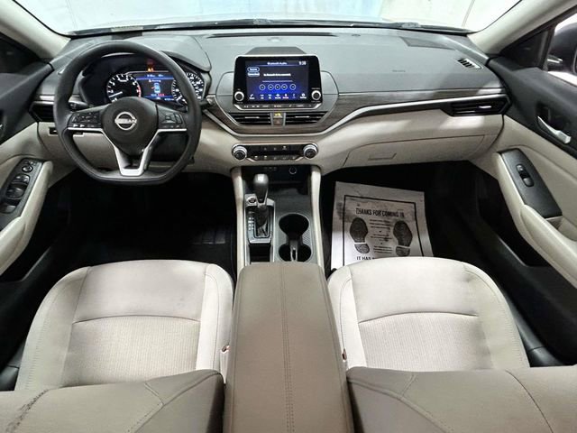 Used 2025 Nissan Altima 2.5 SV image 9