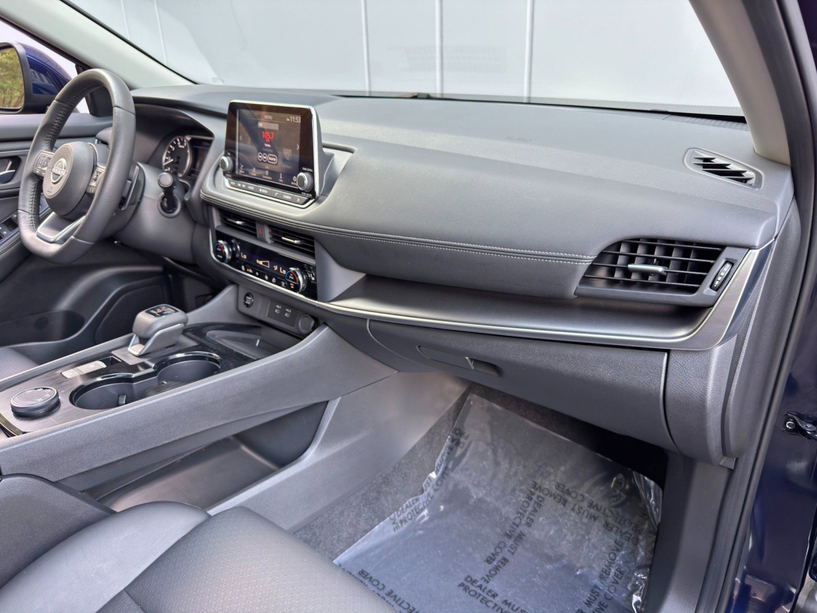 Used 2024 Nissan Rogue SV w/ SV Premium Package image 13