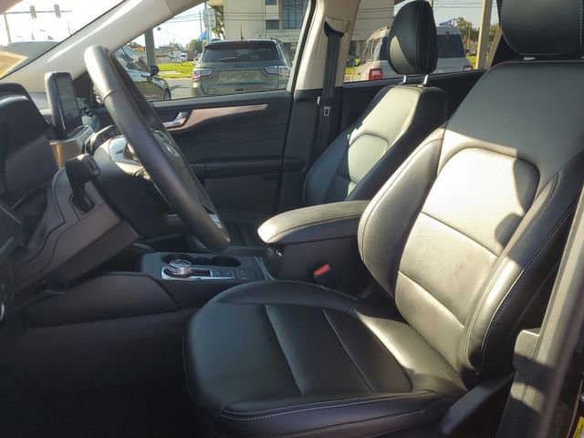 Certified 2022 Ford Escape Titanium w/ Class II Trailer Tow Package image 16