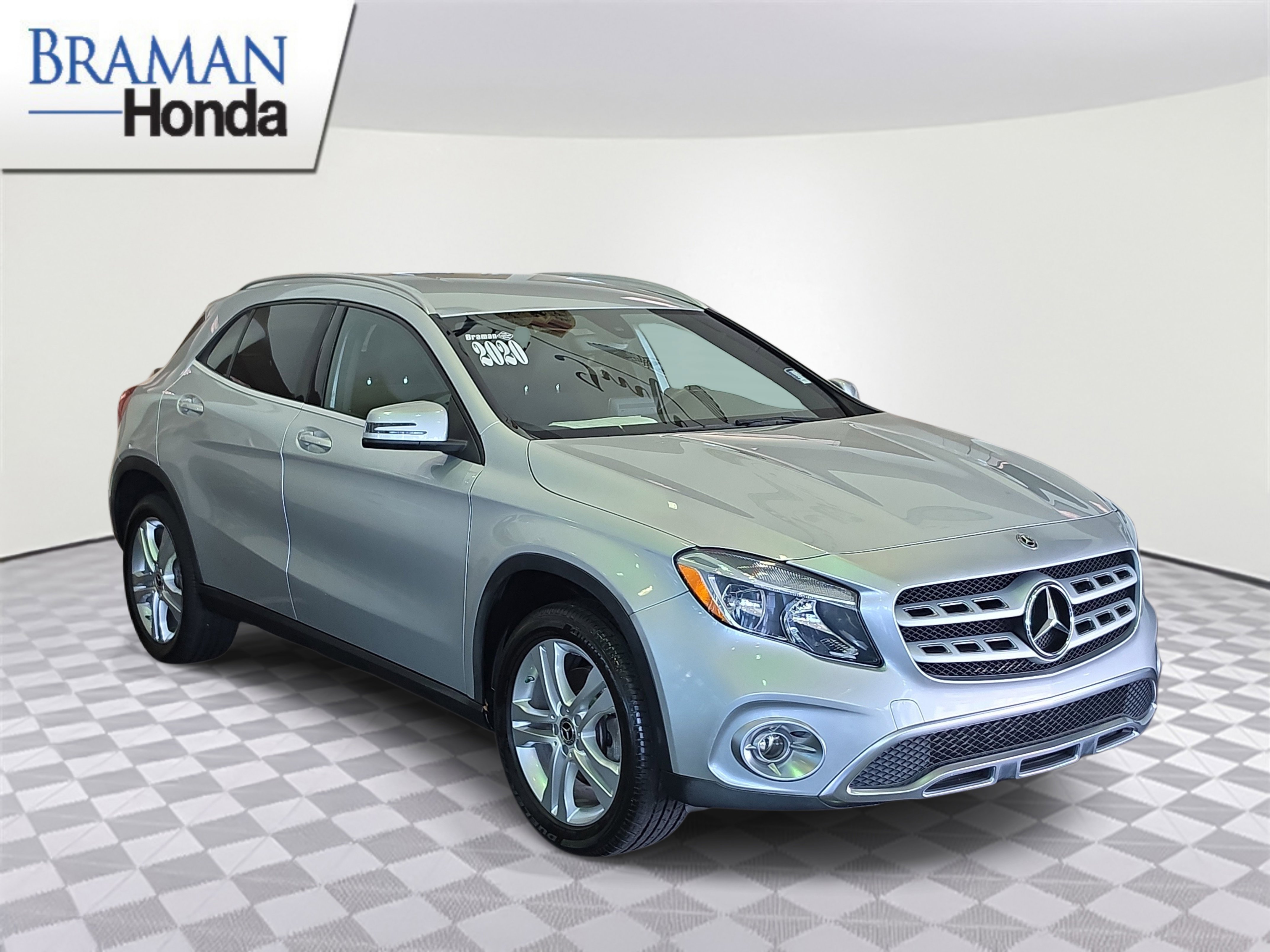 Used 2020 Mercedes-Benz GLA 250 4MATIC image 2
