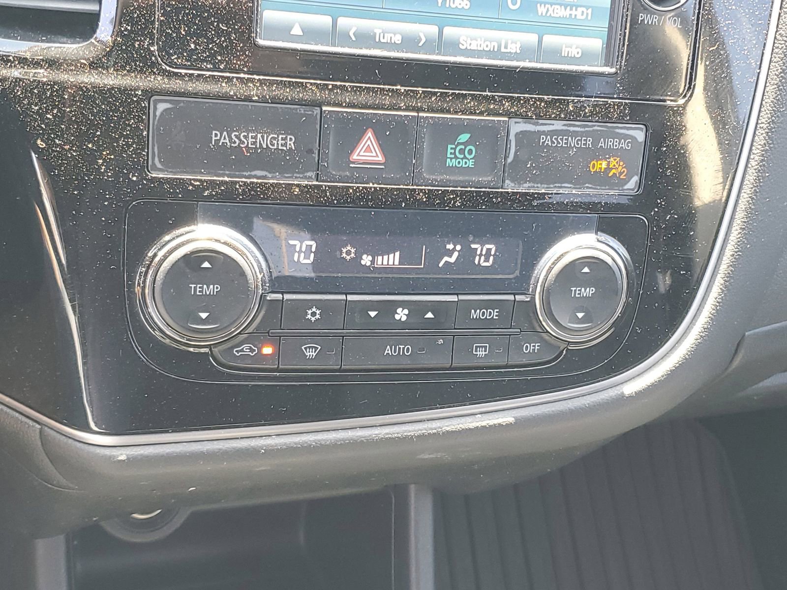 Used 2015 Mitsubishi Outlander SE image 18