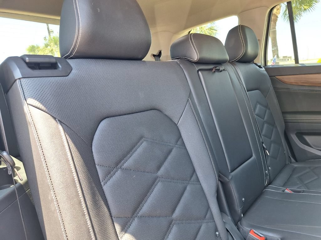 Used 2025 Volkswagen Atlas SE FWD image 28
