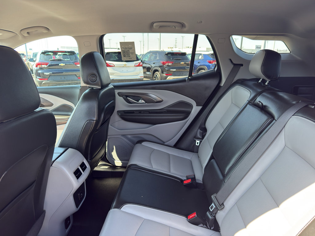 Used 2023 GMC Terrain SLT image 32