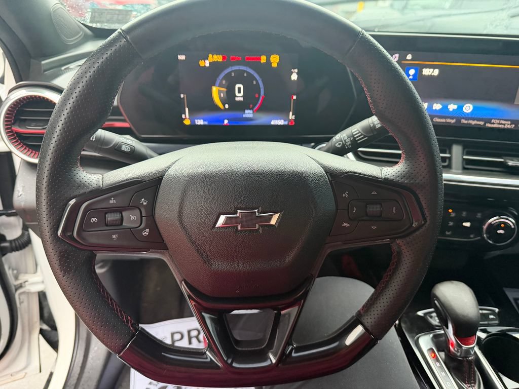 Used 2024 Chevrolet Trax RS w/ Sunroof Package FWD image 15