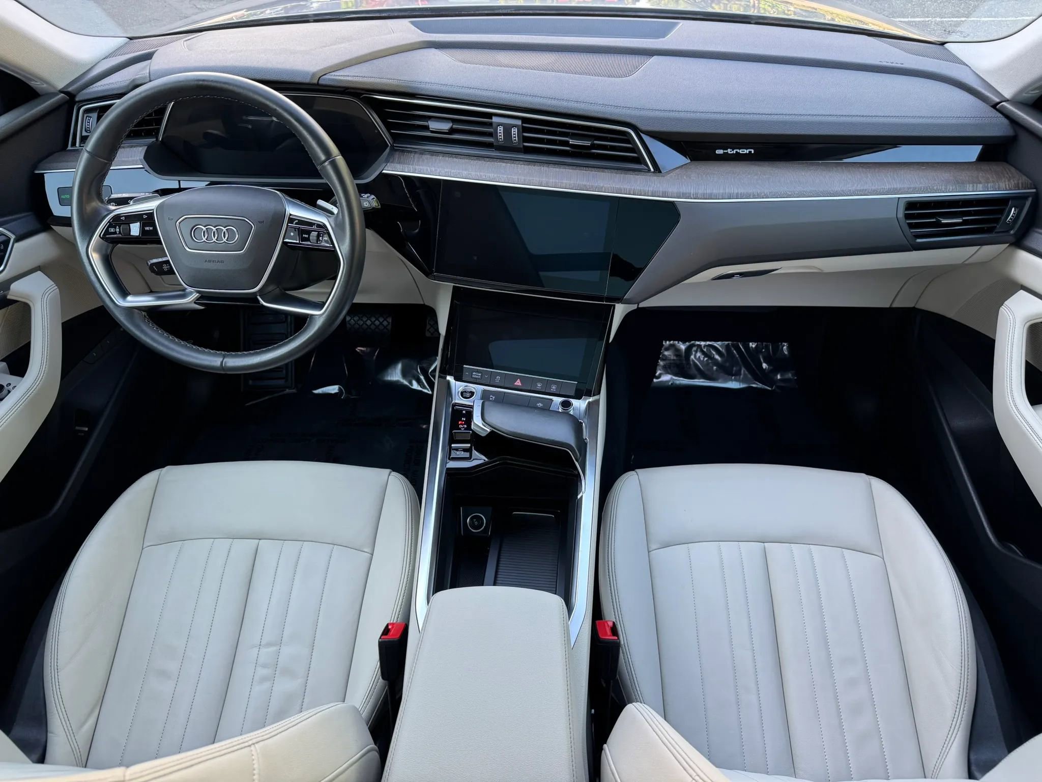 Used 2022 Audi e-tron Premium AWD/4WD image 21