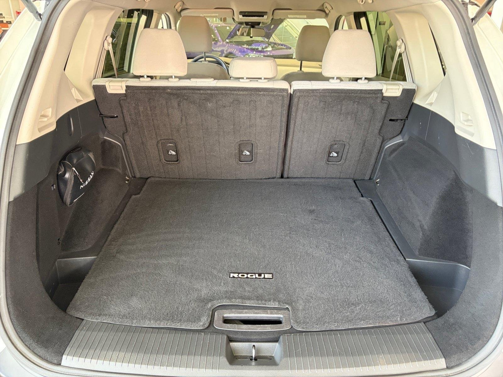 Used 2023 Nissan Rogue SV FWD image 32