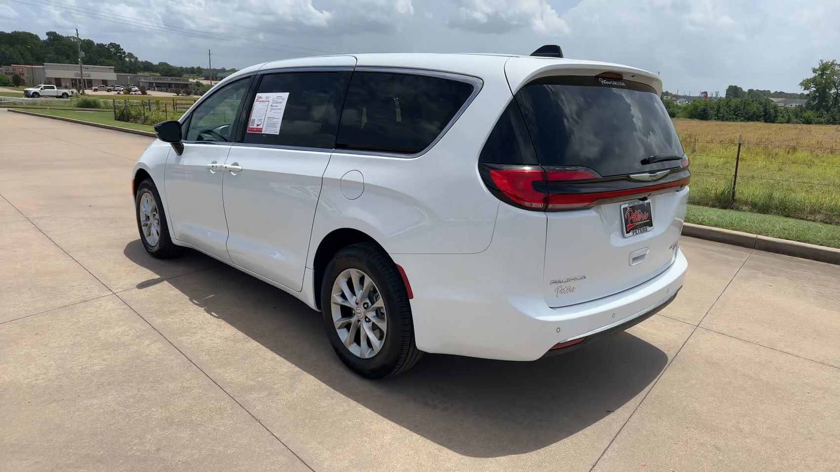 Used 2026 Chrysler Pacifica Limited AWD/4WD image 7