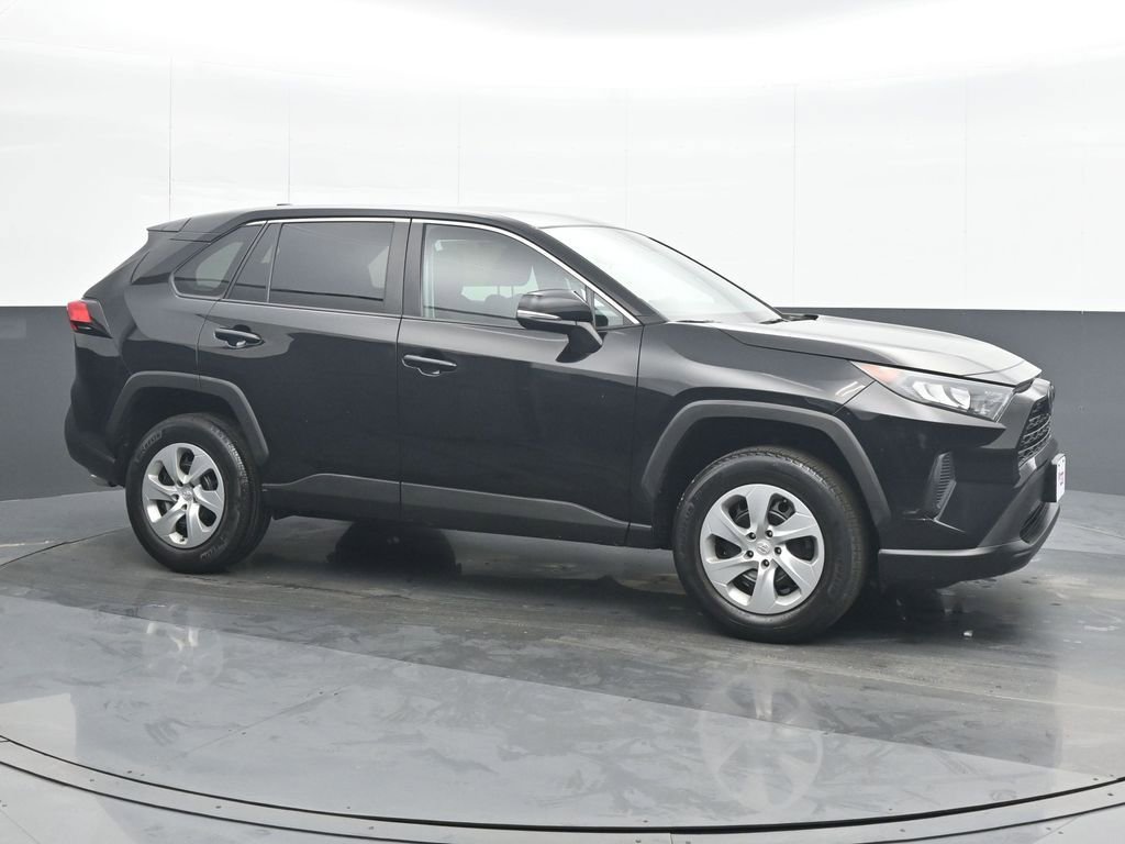 Used 2022 Toyota RAV4 LE image 8