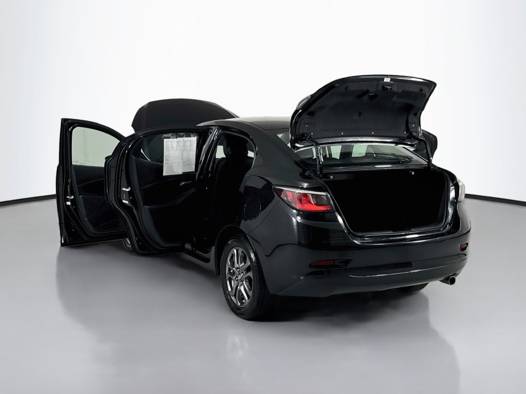 Used 2019 Toyota Yaris XLE FWD image 22