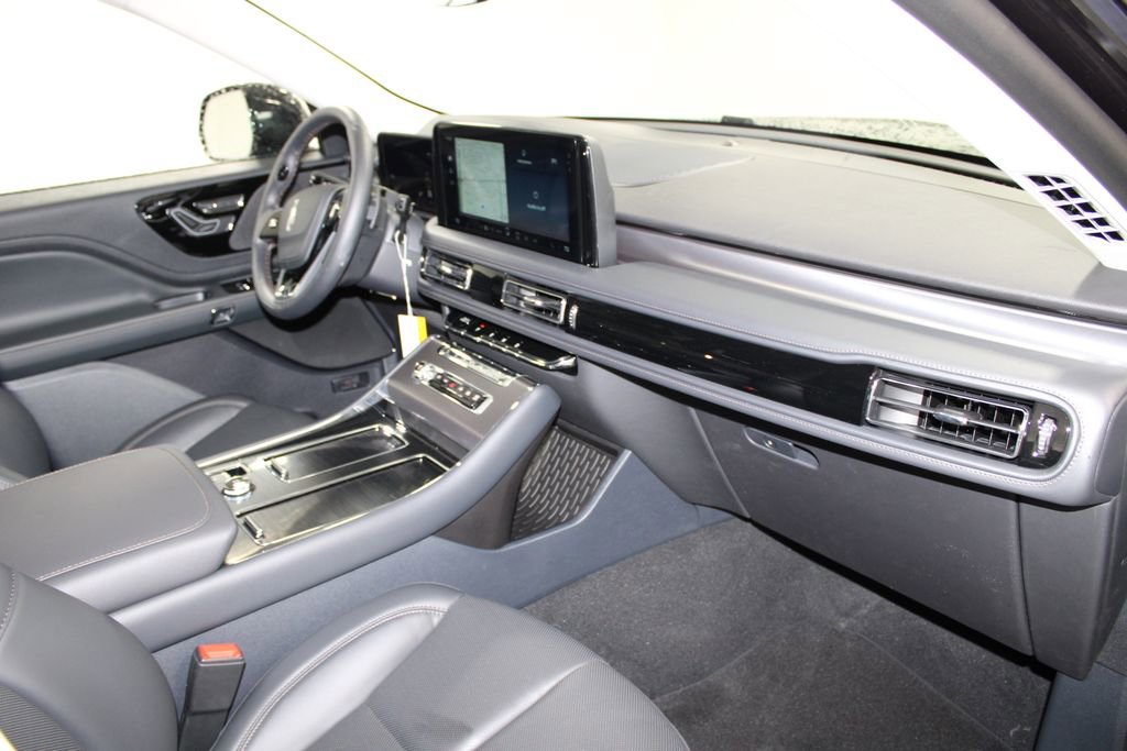 New 2026 Lincoln Aviator AWD image 30