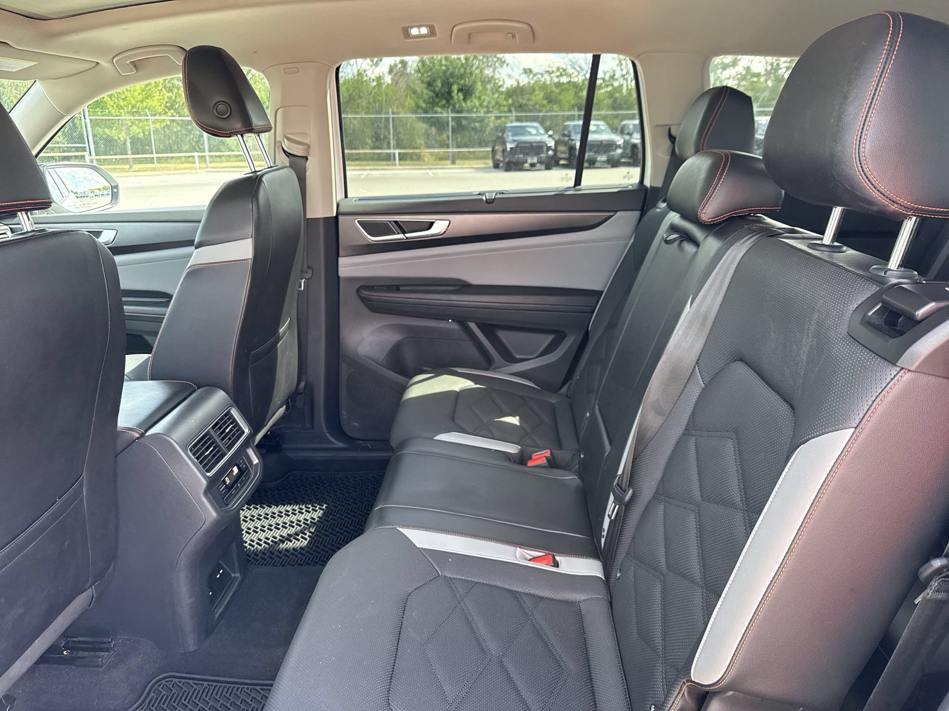 Used 2024 Volkswagen Atlas Peak Edition SE AWD/4WD image 25