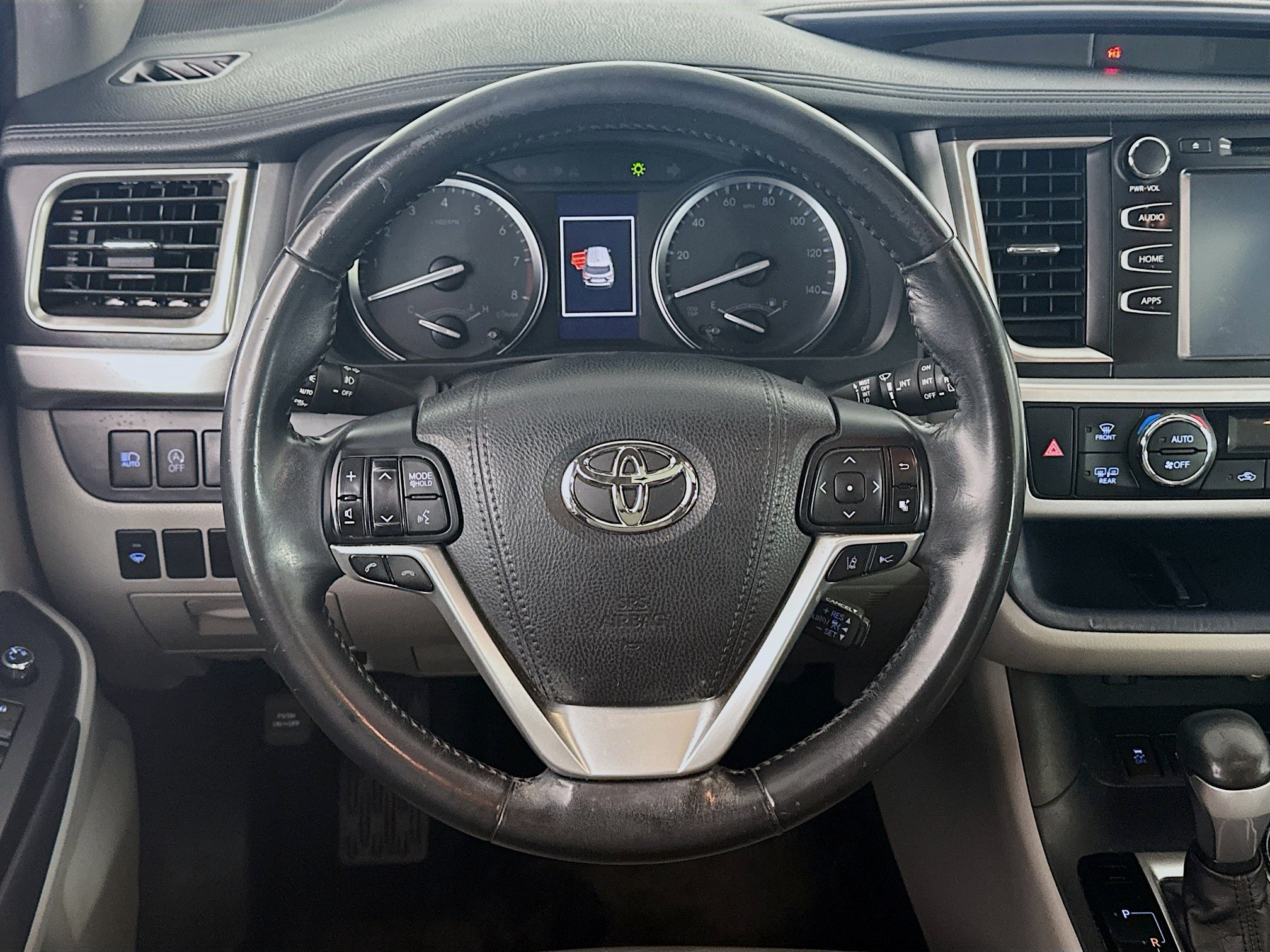 Used 2018 Toyota Highlander XLE FWD image 18