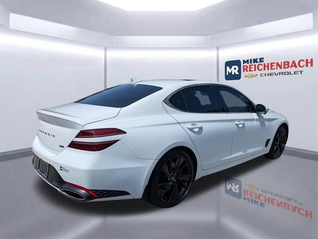 Used 2022 Genesis G70 3.3T RWD image 4