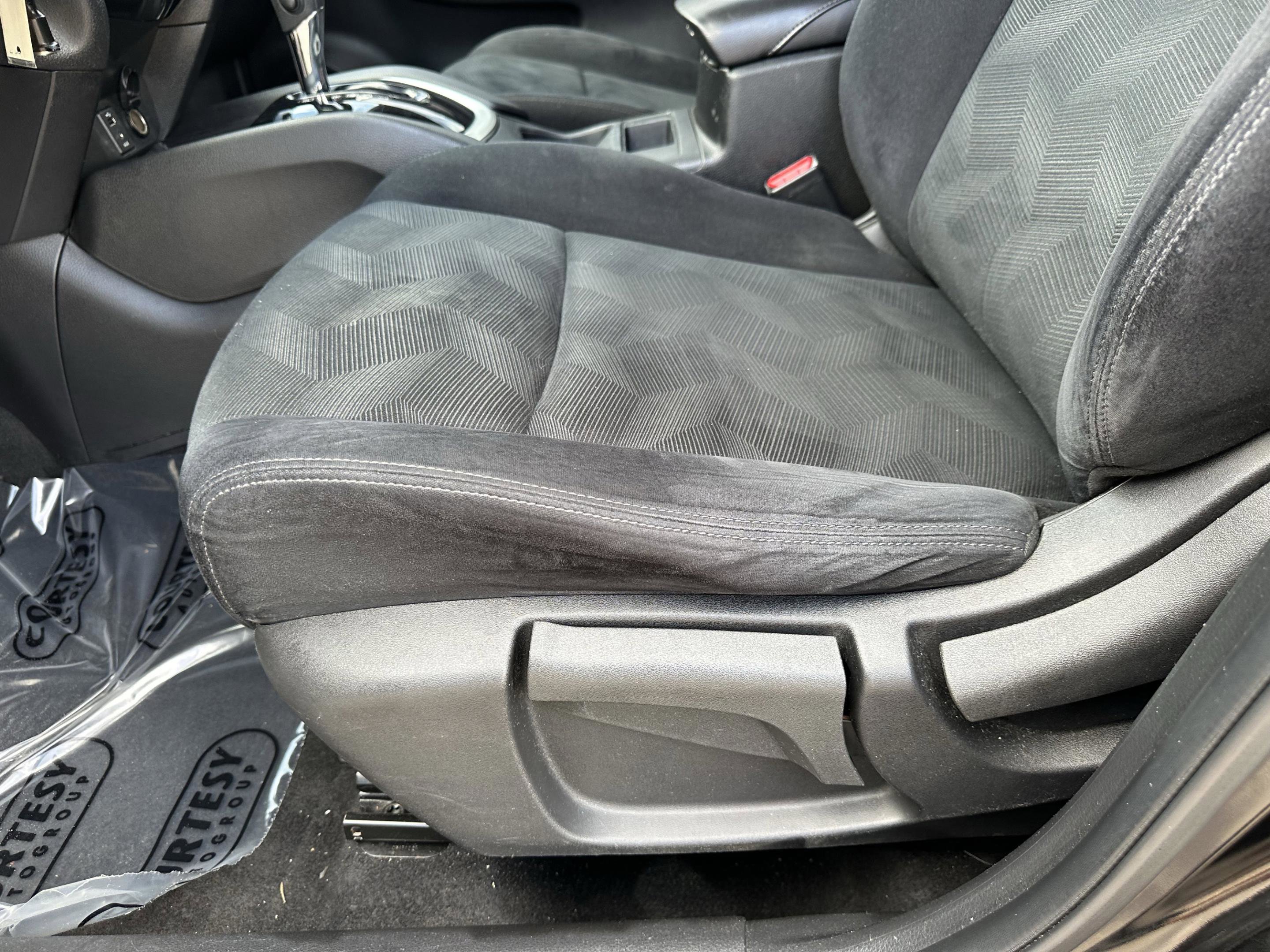 Used 2016 Nissan Rogue S w/ Appearance Package image 20