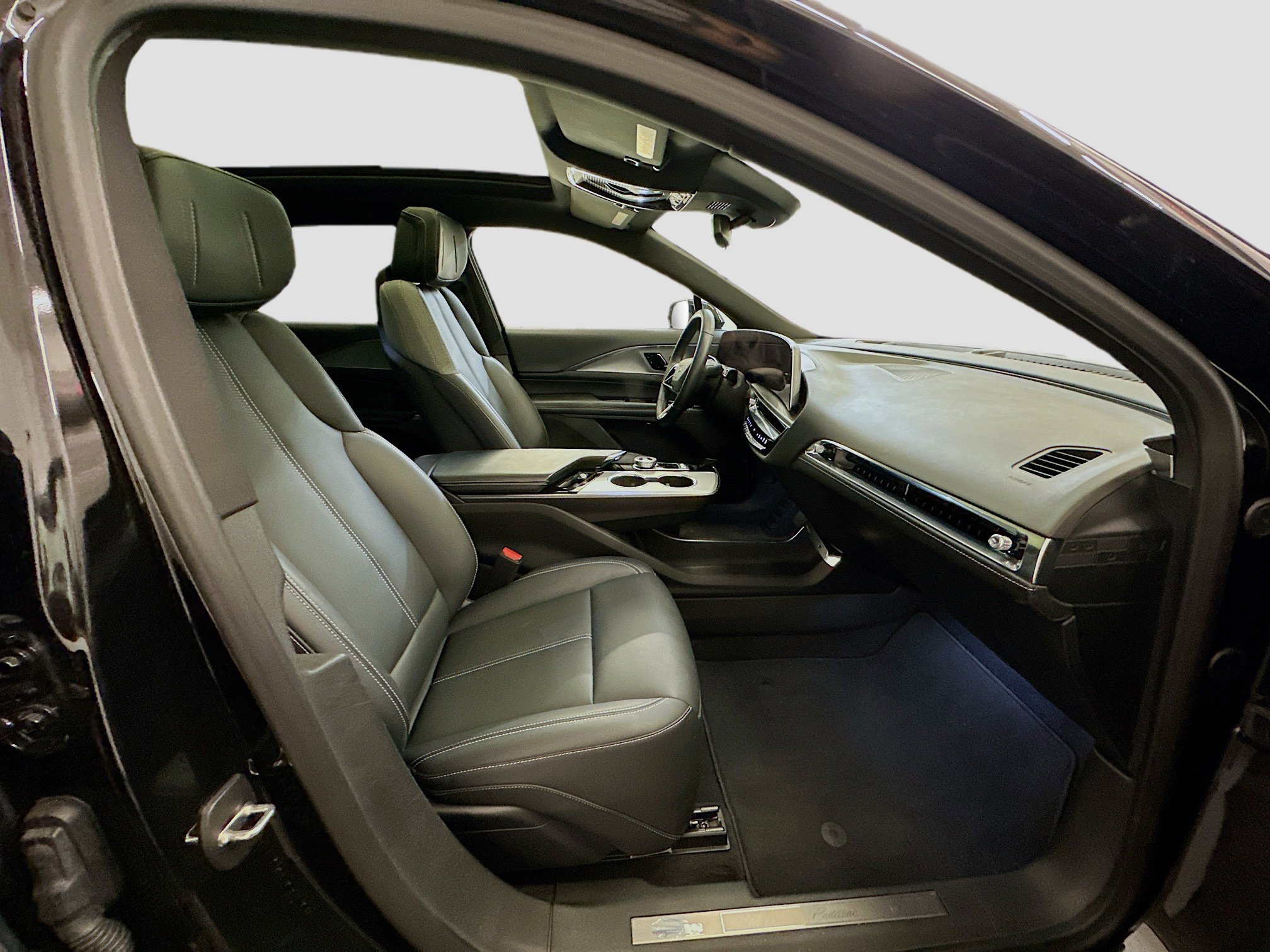 Used 2024 Cadillac Lyriq Tech AWD/4WD image 34