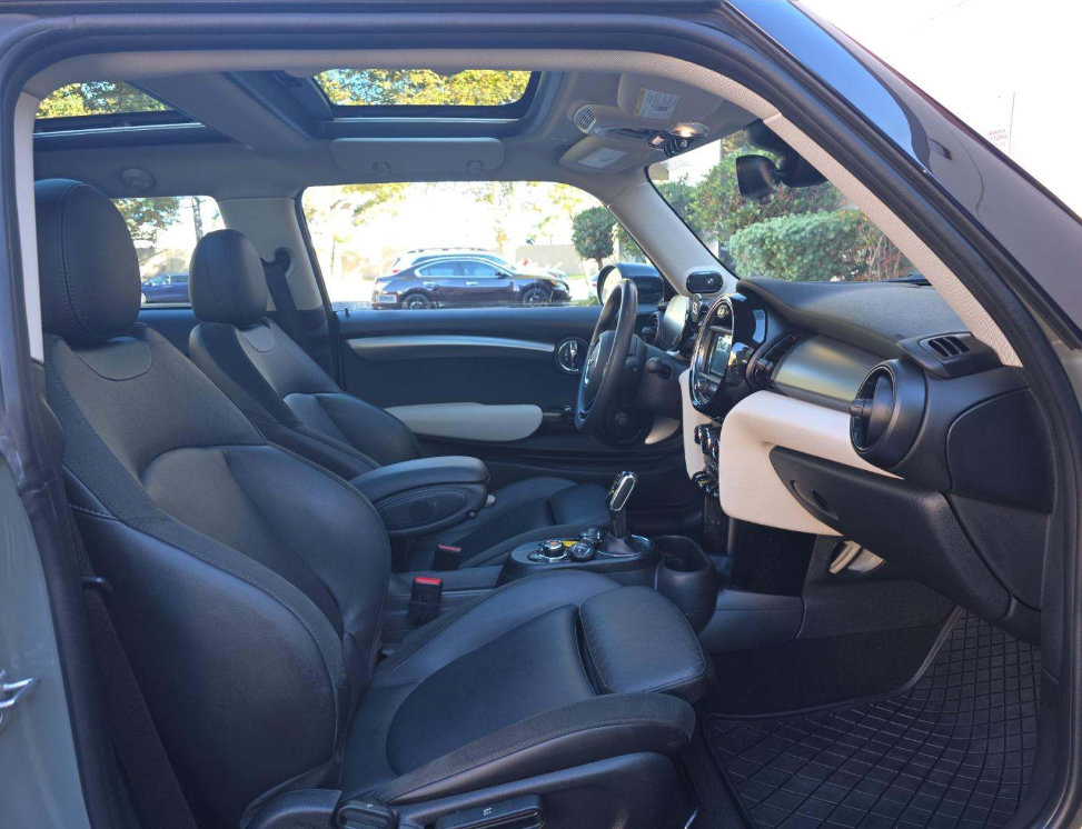 Used 2021 MINI Cooper SE w/ 6.5" Touchscreen Package FWD image 5