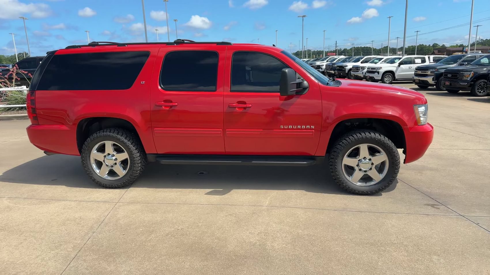 Used 2011 Chevrolet Suburban 2500 LT w/ Luxury Package AWD/4WD image 9