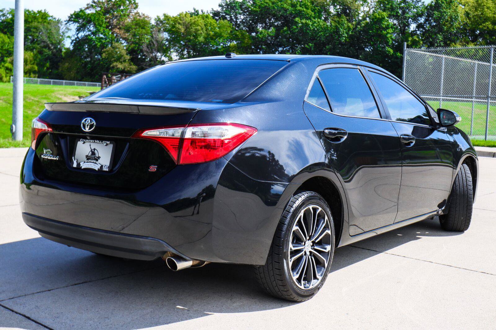 Used 2015 Toyota Corolla S Premium FWD image 16