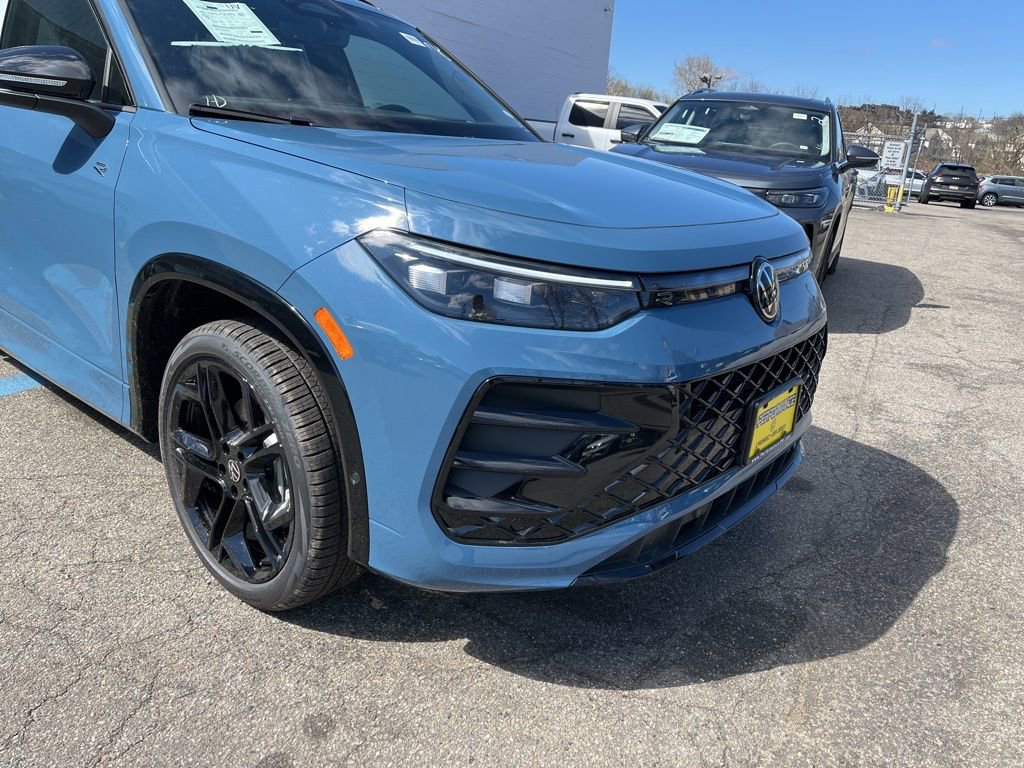 New 2026 Volkswagen Tiguan SE R-Line image 3