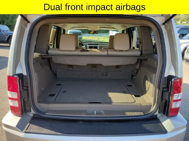 Used 2009 Jeep Liberty Limited w/ Premium Group AWD/4WD image 28