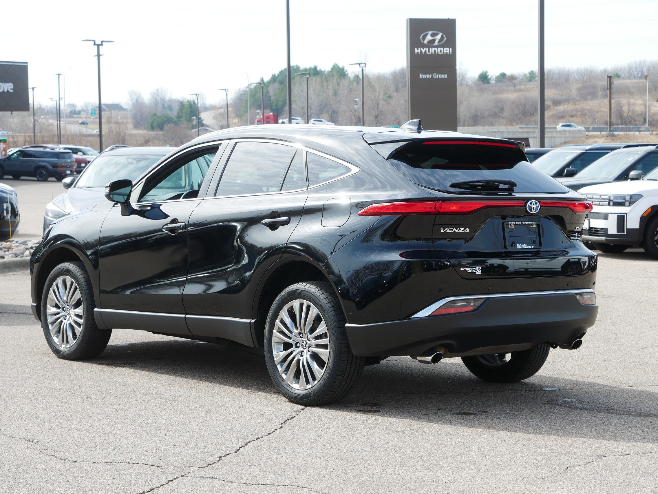 Used 2023 Toyota Venza XLE AWD/4WD image 8
