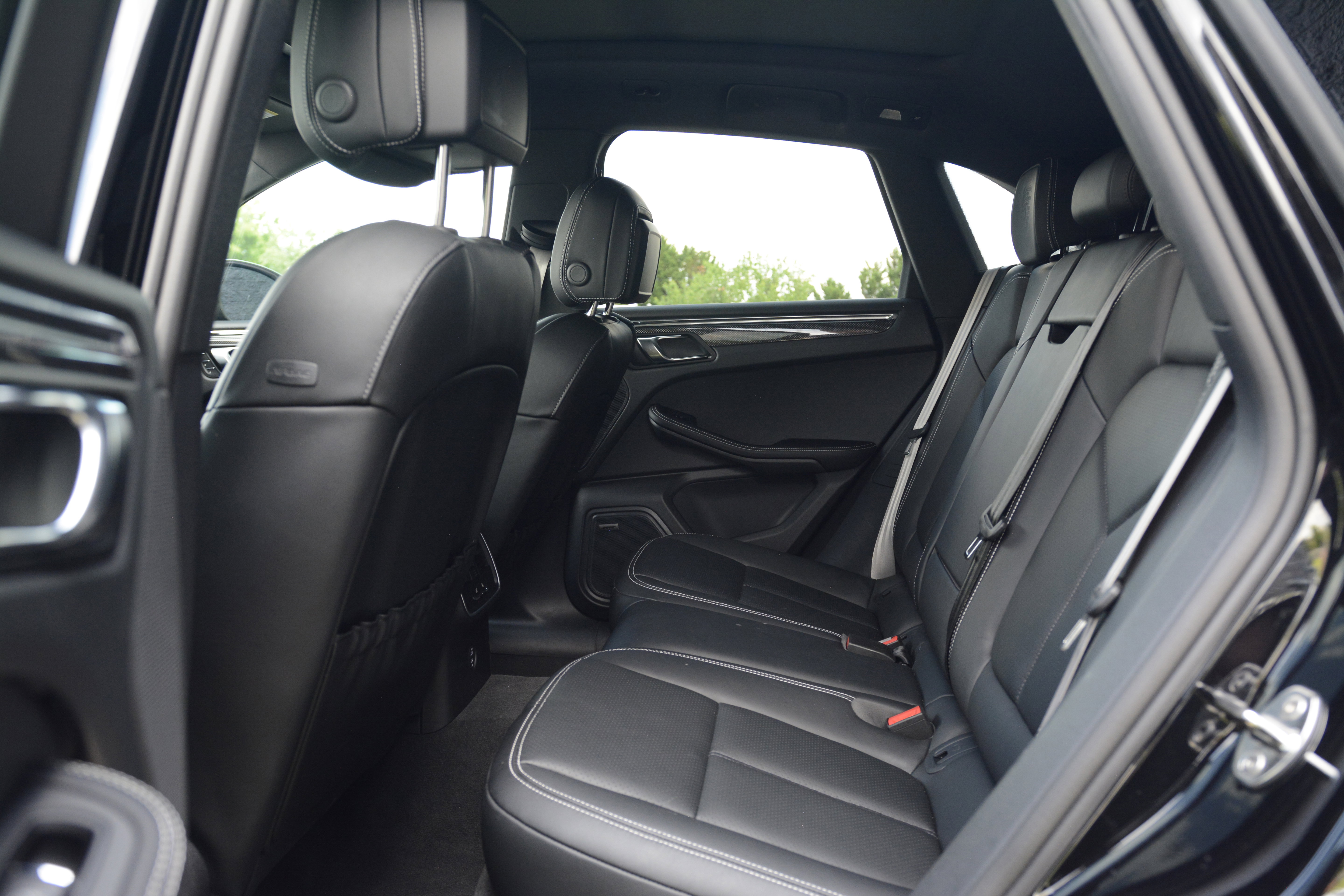 Certified 2026 Porsche Macan Turbo AWD/4WD image 31