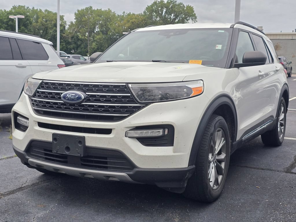 Used 2020 Ford Explorer XLT w/ Equipment Group 202A AWD/4WD image 3