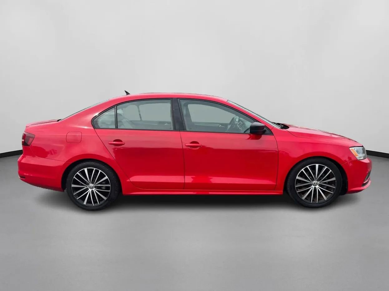 Used 2016 Volkswagen Jetta Sport FWD image 4