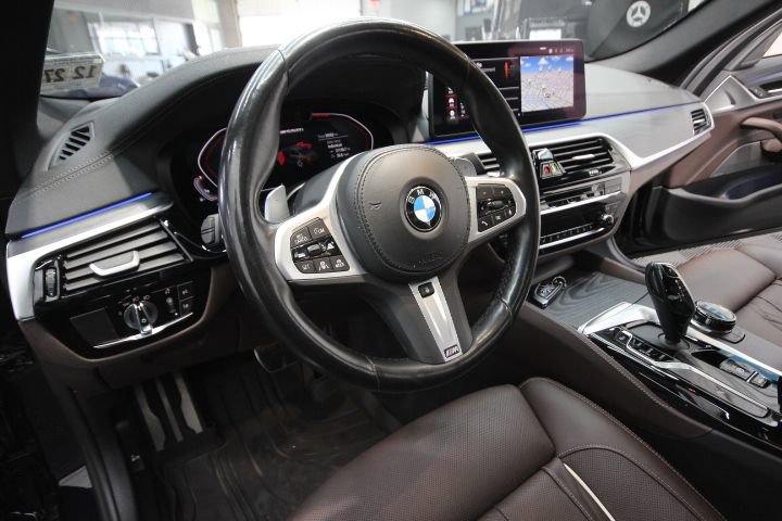 Used 2023 BMW M550i xDrive w/ Executive Package image 25