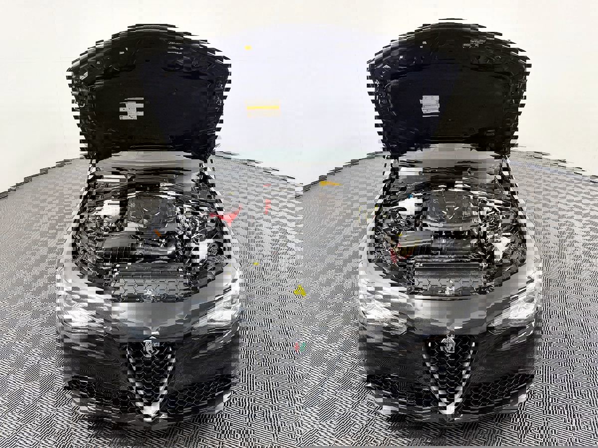 Used 2017 Alfa Romeo Giulia image 19