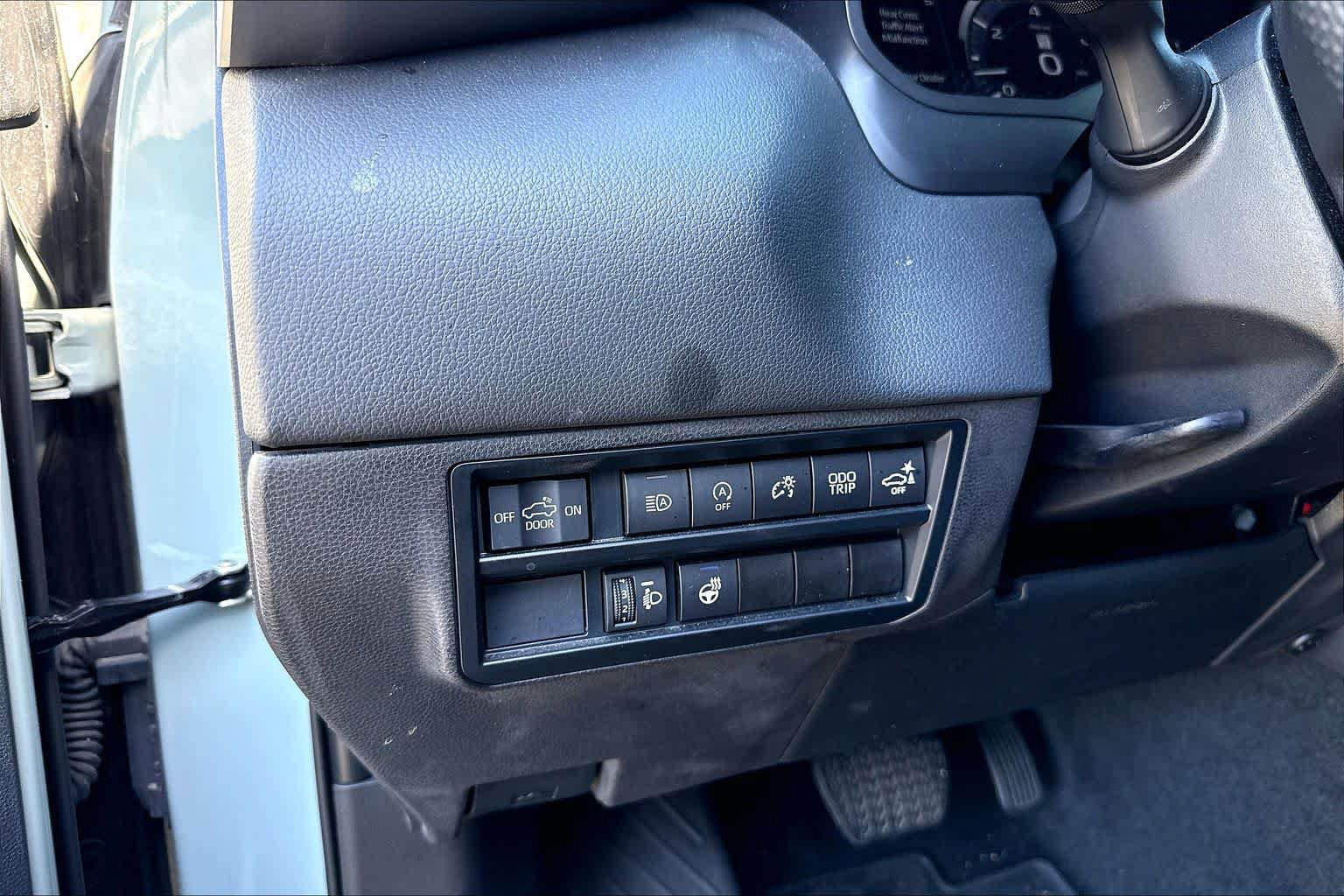 Used 2024 Toyota Tundra Limited AWD/4WD image 32