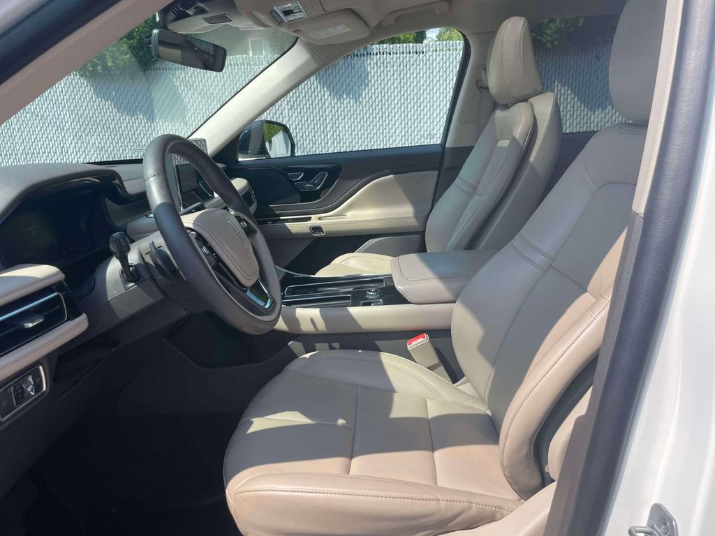 Used 2022 Lincoln Aviator AWD w/ Premium Package image 15