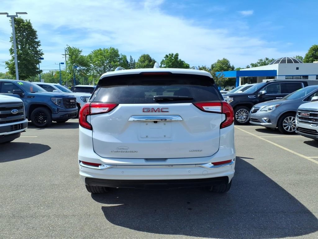 Used 2023 GMC Terrain Denali w/ Denali Premium Package AWD/4WD image 6
