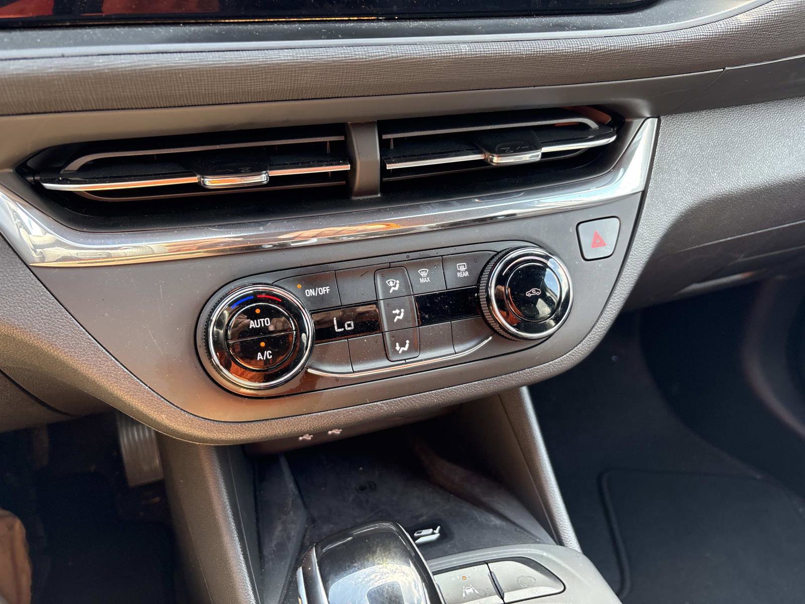Certified 2025 Buick Envista Preferred w/ Convenience II Package FWD image 21