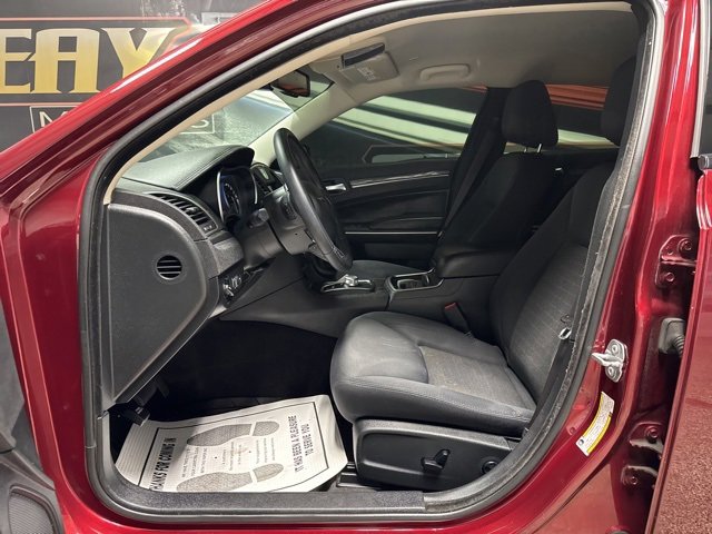 Used 2019 Chrysler 300 Touring w/ Sport Appearance Package image 5