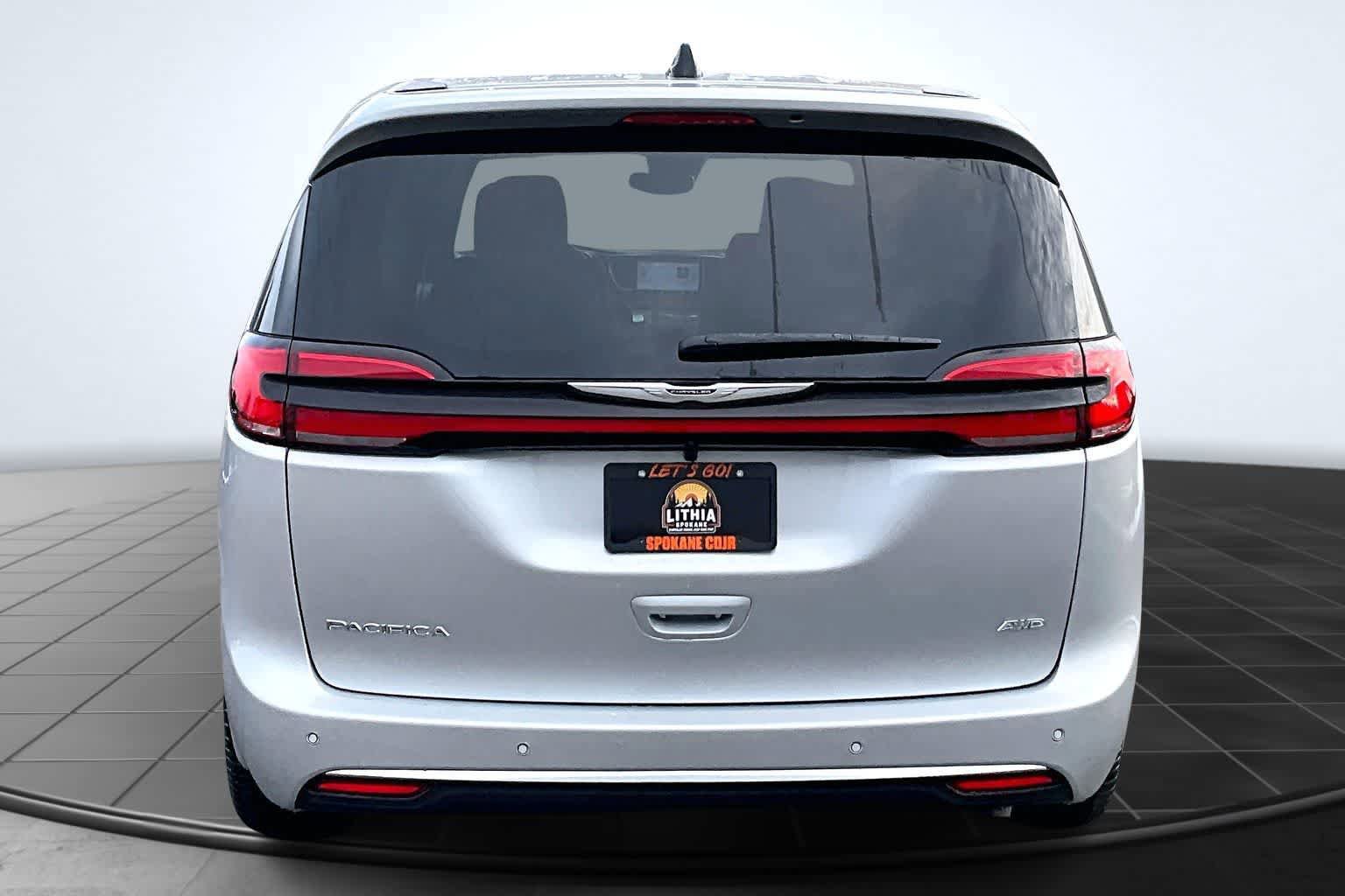 New 2026 Chrysler Pacifica Select AWD/4WD image 5