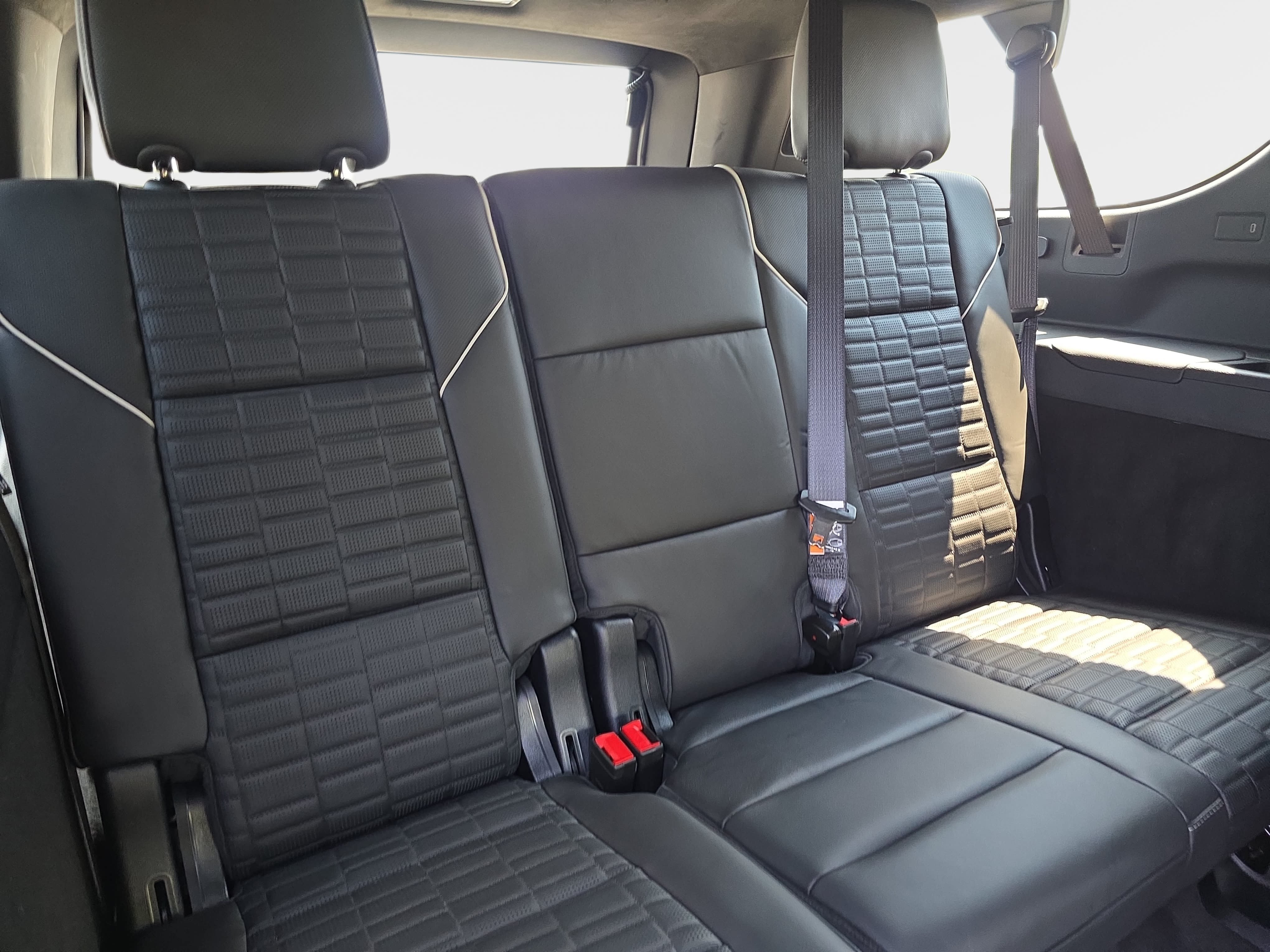 Used 2025 Cadillac Escalade ESV Sport Platinum w/ LPO, ONYX Package AWD/4WD image 12