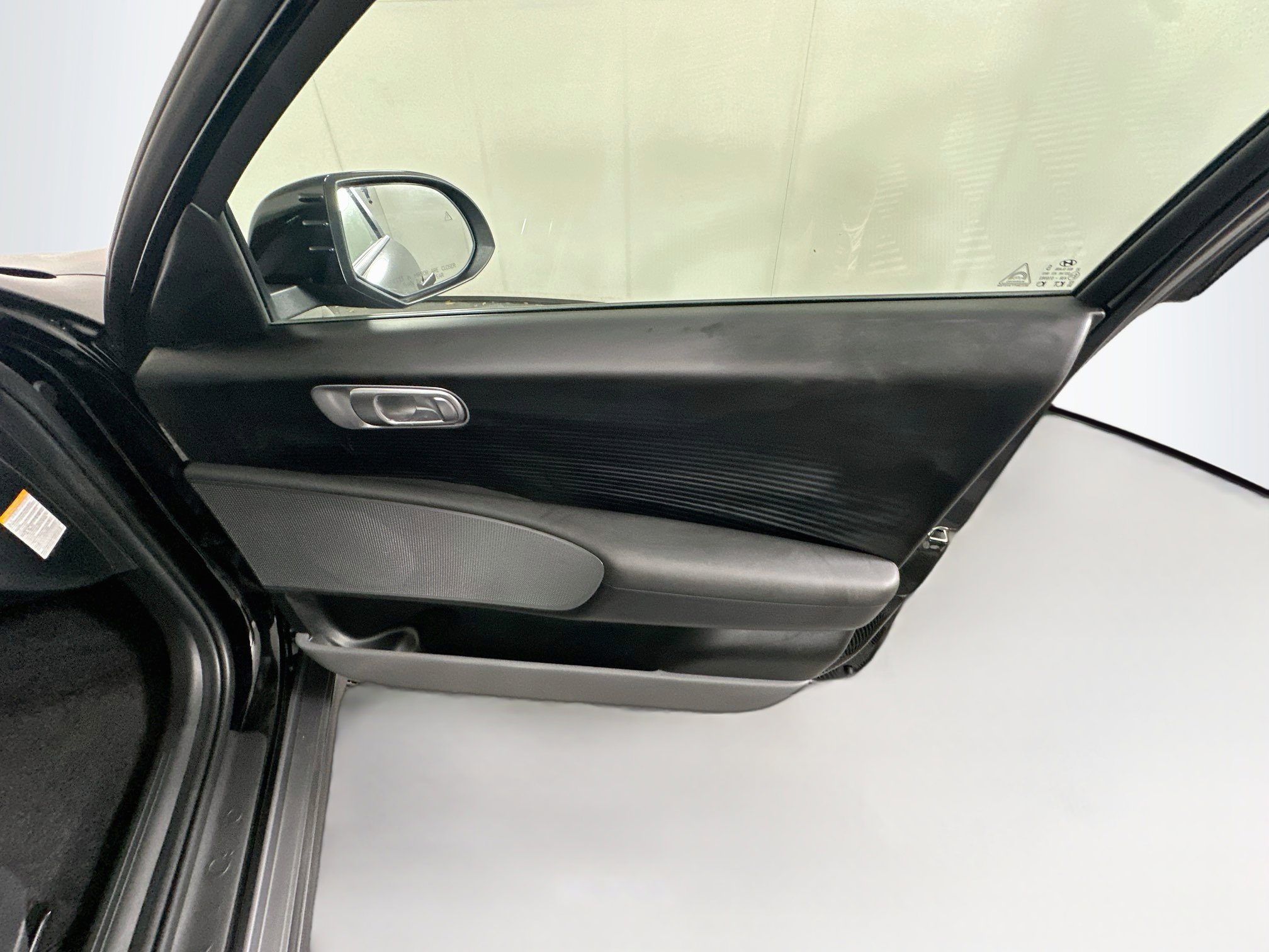 Used 2024 Hyundai Ioniq 6 SE RWD image 32