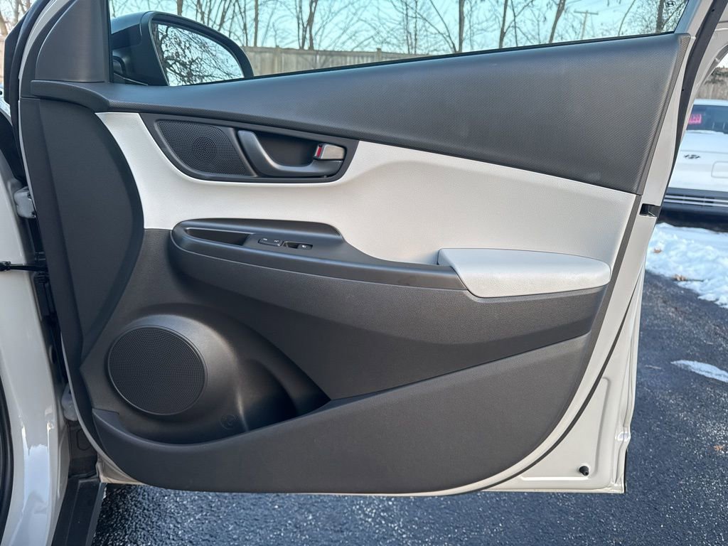 Used 2023 Hyundai Kona SEL w/ Cargo Package image 28