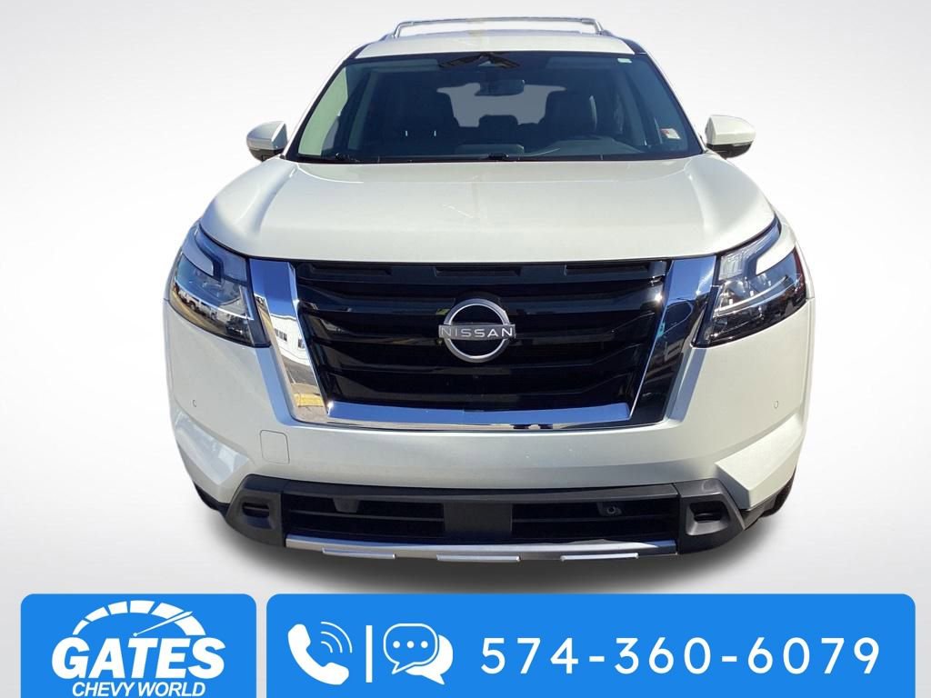 Used 2023 Nissan Pathfinder SL image 2