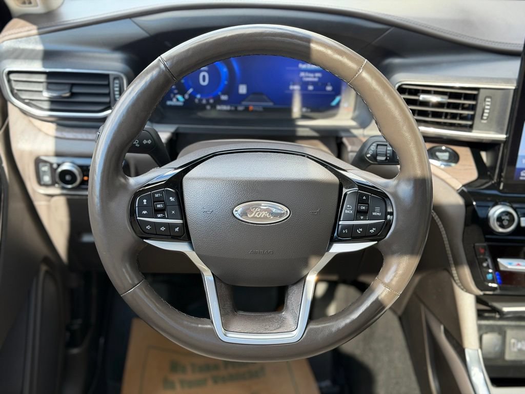 Used 2023 Ford Explorer Platinum w/ Technology Package AWD/4WD image 17