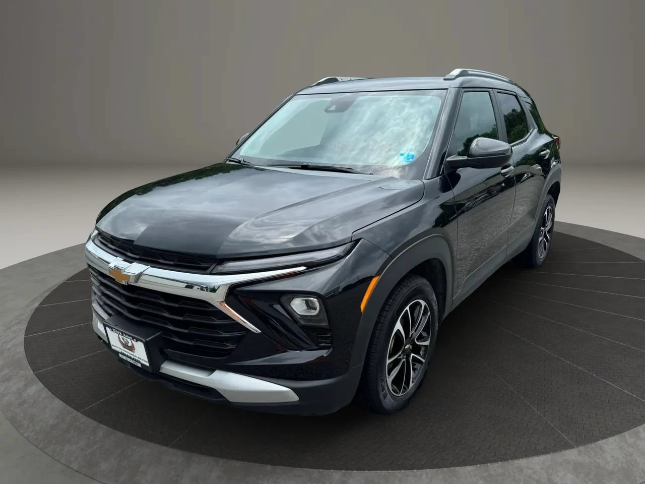 Used 2025 Chevrolet TrailBlazer LT w/ LT Cold Weather Package FWD image 2