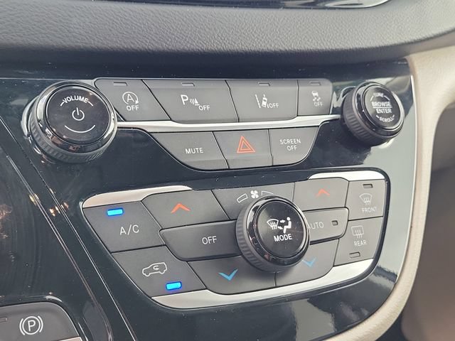 Used 2023 Chrysler Pacifica Touring-L FWD image 33